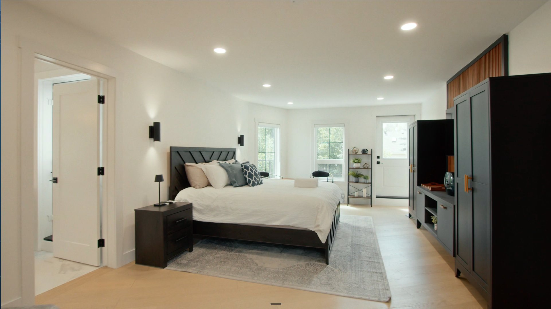 The Upper Level — photo 1